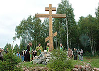 Поклонный крест на месте Марко-Белавинской пустыни. Инициатором установки Поклонного креста стал протоиерей Алексий Сорокин.