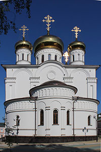 Восточный фасад кафедрального собора прпп. Афанасия и Феодосия Череповецких. Фото 2013 г.
