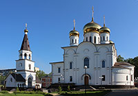 Кафедральный собор прпп. Афанасия и Феодосия Череповецких. Вид с внутреннего двора