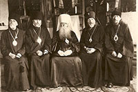 Епископ Саратовский Григорий (Чуков), архиепископ Уфимский Стефан (Проценко), Патриарший Местоблюститель митрополит Московский и Коломенский Сергий (Страгородский), архиепископ Куйбышевский Алексий (Палицын), архиепископ Рязанский Алексий (Сергеев)