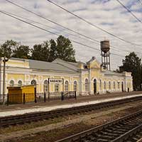 Железнодорожный вокзал станции Бабаево. Именно здесь сходил с поезда Николай Рубцов, когда приезжал на бабаевскую землю. Первый раз Николай Рубцов приехал в Бабаево в начале декабря 1965 года, когда по пути из Ленинграда в Вологду неожиданно решил заехать к поэту Николаю Ивановичу Матвееву, с которым познакомился на литературном семинаре в г. Вологде…