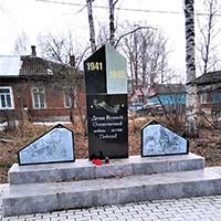 Памятник детям войны в г. Бабаево на улице Ухтомского, напротив школы № 65. Автор фотографии: Елена Кузнецова. Дата съемки: 13 апреля 2021 г.