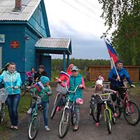 У Дома культуры в д. Новое Лукино Бабаевского р-на. Дата снимка: 2020 г.