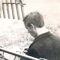 Командировка на село по заданию редакции. Корреспондент газеты «Ленинский путь» Вилиор Иванов пишет материал о тружениках села