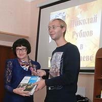 Открытие Рубцовского центра в г. Бабаево. На фото: Т. А. Романова – заведующая Центром и А. М. Новосёлов – директор МБУК «Тотемское музейное объединение»