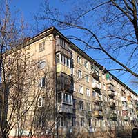 Дом № 44 на Московском проспекте. Здесь жила семья Г. М. Шведовой (Рубцовой), сестры поэта, у которой в 1969 году гостил Николай Рубцов