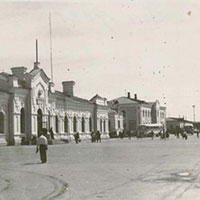 Железнодорожный вокзал г. Череповца. Дата съемки: 1964 г. Автор фотографии: Ю. Воронов.
