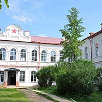 В этом историческом здании г. Никольска в августе 1969 года была открыта мемориальная комната-музей А. Яшина. На торжественной церемонии открытия были четверо вологодских литераторов, в их числе – Николай Рубцов