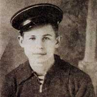 Николай Рубцов. На обороте фотографии надпись: «Тане г. Архангельск Тралфлот 29/V-53. Н. Рубцов».