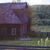 Село Никольское. Родовой дом Генриетты Михайловны Меньшиковой. Здесь началась семейная жизнь Николая Рубцова и здесь родилась его дочь Лена