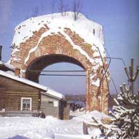 Разрушенная церковь в с. Никольском Тотемского р-на