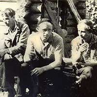 Лев Николаевич Чудинов, Леонид Богданов и Николай Рубцов в селе Никольском. Время съемки: 1964 год