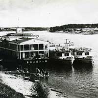 Пассажирская пристань речного порта г. Тотьмы. Автор фотографии: В. Куприянов. Дата съемки: 1988 г.