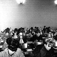 Комната выдачи книг в читальные залы. Фото конца 60-х гг.