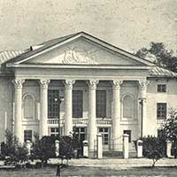 Набережная VI Армии, 89. Здесь с 1962 здесь начал свою работу городской Дом культуры, в котором часто выступали вологодские деятели искусства, литературы, науки