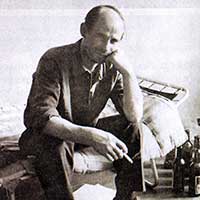 Николай Рубцов в квартире-«пенале» на Набережной VI Армии, 209-43. Два чемодана, раскладушка, бутылки из-под вина: вот и вся обстановка его жилища