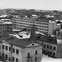 Оба здания школы № 5 – старое и новое. Ул. Пирогова, д. 43 и д. 26