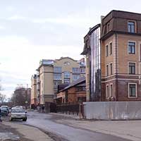 Улица Республиканская в г. Вологде. Приблизительно на этом месте в 1950-1960-е гг. находился дом № 8, в котором жил Михаил Андрианович Рубцов, отец поэта Николая Рубцова, вместе со своей второй семьей. Автор фотографии: Татьяна Заварина. Дата съемки: 4 апреля 2021 г.