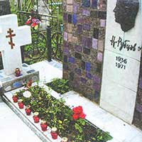 Крест на могиле Николая Рубцова. Открыт в мае 2005 г.