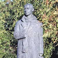 Памятник Николаю Рубцову в Вологде. Скульптор А. Шебунин