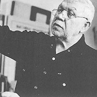 Скульптор А. М. Шебунин за работой