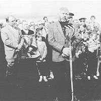 Скульптор А. М. Шебунин на церемонии открытия памятника Н. М. Рубцову в Вологде. 26 июня 1998 года