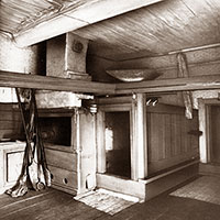 Печь избы в дер. Холм Архангельской губернии
