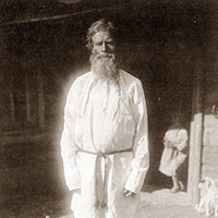 Старик в повседневной одежде. Архангельская губерния, Архангельский уезд, посад Луда. 1910 г.
