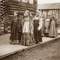 Гулянье в праздничный день. Русский Север. Фото начала XX в.