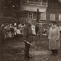 Сцена из драмы «Атаман». Дер. Войнаволок (Кижи). 1926 г. На переднем плане П. Н. Колобов (слева) и Н. С. Абрамов