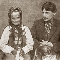 Сказительница М. Д. Кривополенова и писатель Борис Шергин. 1915 г.