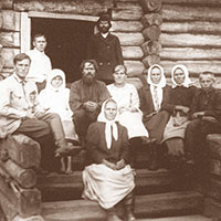 Вепсская семья из дер. Пелкаска Ленинградской обл. Фото 1927 г.
