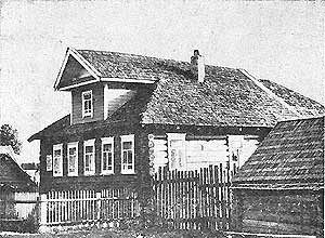 Дом, в котором родился писатель А. Я. Яшин. Фото П. А. Мошкова