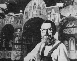 Художник Н. В. Гусев монтирует свои копии с фресок Ферапонтова монастыря на выставке в Дюссельдорфе 1981 г.