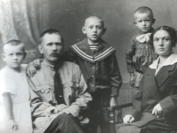 Семья Непеиных