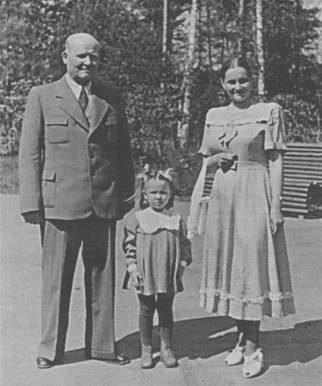 Антонина Конева всю свою жизнь посвятила мужу и дочери