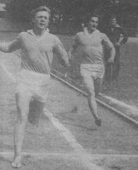 Бег на 100 м. Сергей Калмыков (слева), Юрий Алексеев. Летнее многоборье ГТО. г. Ленинград. 1978 год
