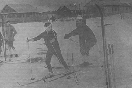 Передача эстафеты в соревнованиях на приз газеты «Красное знамя». 1979 год