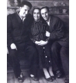 Абрам Наумович с братом и мамой