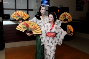 Сакура-пати в библиотеке