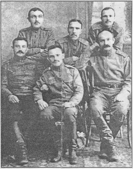 На снимке: А.П. Стениловский в первом ряду в центре.