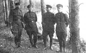 Генерал армии И.С. Конев (третий слева) среди друзей-командиров. Северо-Западный фронт. Апрель, 1943 г.