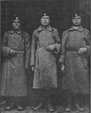 На фото: в центре Иван Малафиев – новобранец