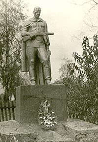 Памятник-монумент землякам, павшим на фронтах Великой Отечественной войны, д. Фрол.