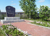 Памятник-монумент павшим воинам-землякам, д. Вараксино.