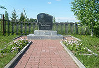Памятник-монумент павшим воинам-землякам, д. Вараксино.