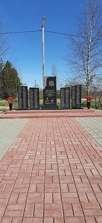 Памятник-монумент павшим воинам-землякам, д. Вараксино.