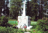 Памятник-обелиск воинам-землякам, павшим на фронтах Великой Отечественной войны, д. Плоское.