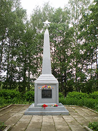 Памятник-обелиск землякам, павшим на фронтах Великой Отечественной войны, д. Ростилово.