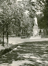 Памятник-монумент воинам, павшим на фронтах Великой Отечественной войны, г. Грязовец (фото №2).